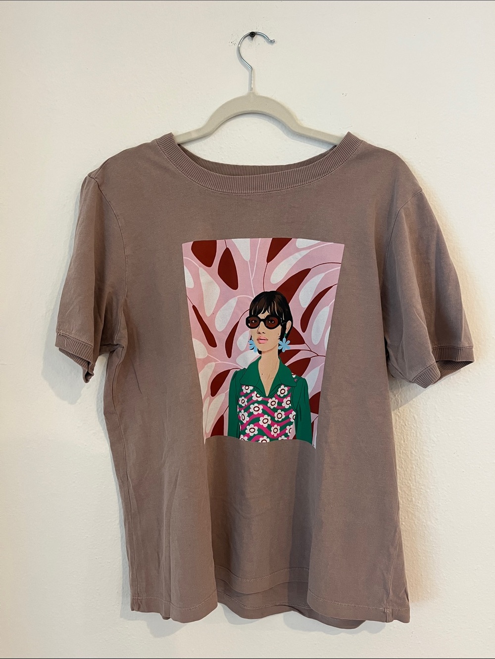 Retro Floral Portrait Graphic Tee in Pink and Green
